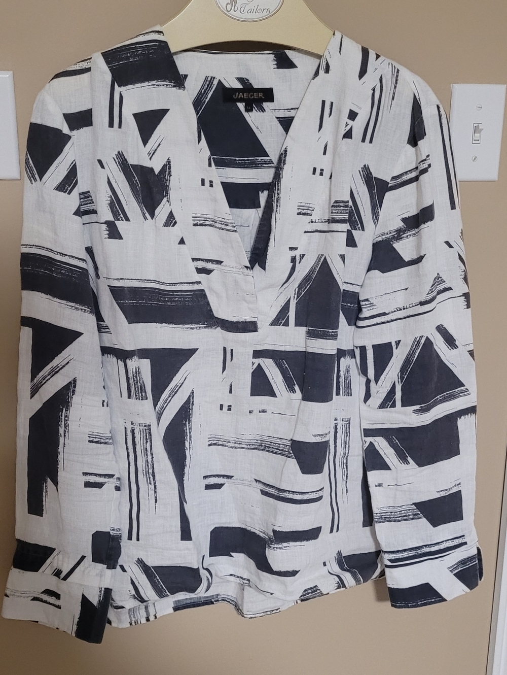 💛2 for $20💛 Bundle and save Black & White Geometric V-Neck Blouse